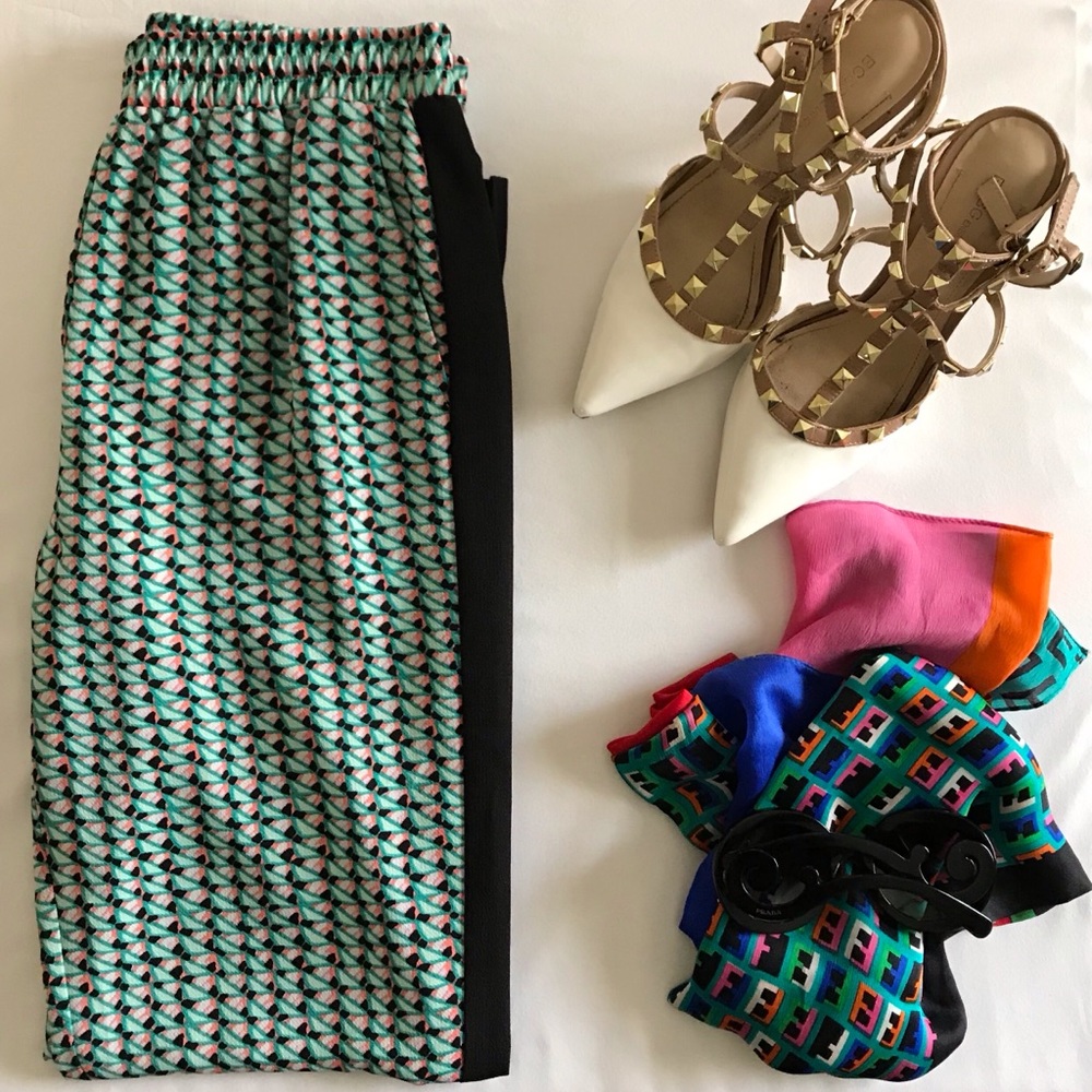 BCBG MAXAZRIA S Clay Ruched awaits Relaxed Pant.